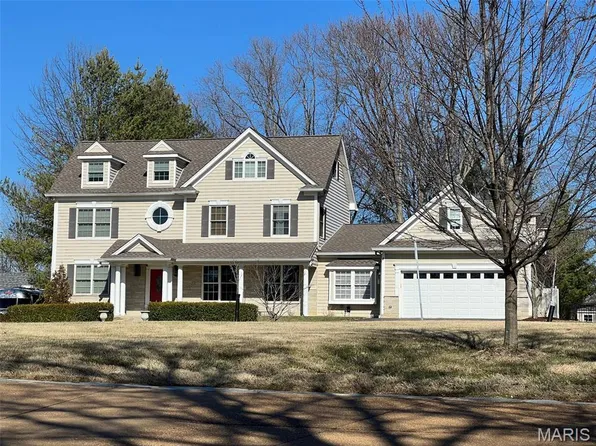 12301 Matthews Ln, Saint Louis, MO 63127