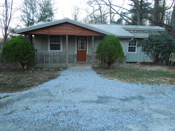 225 Edenburg St, Hendersonville, NC 28791