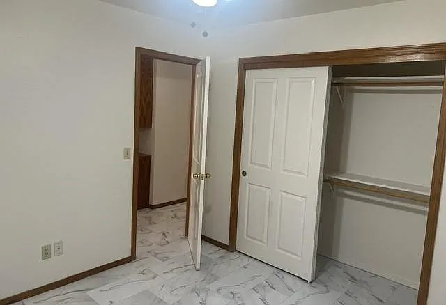 2122 N Clark Ct — Photo 20