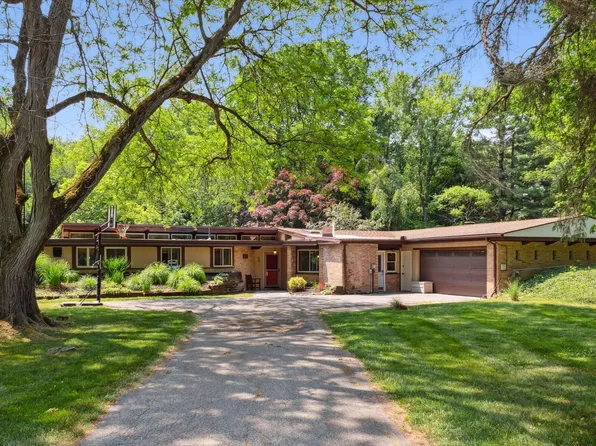 2617 Taliesin Dr, Kalamazoo, MI 49008