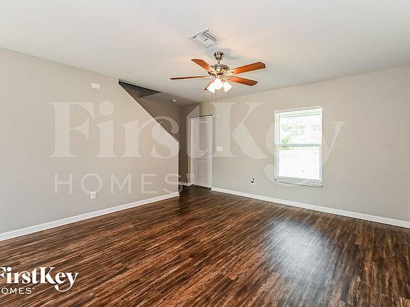 3rd image of 123 SW 19th Ter