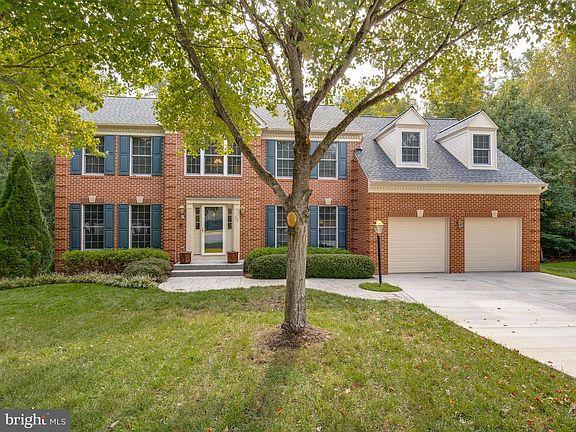 4th image of 12 E Brook Ct