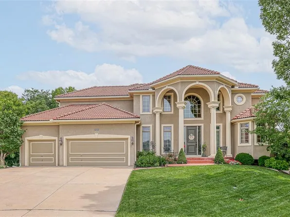 8700 Pine St, Lenexa, KS 66220