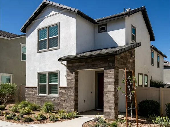 240 Natural Bridge Ln, Palmdale, CA 93551