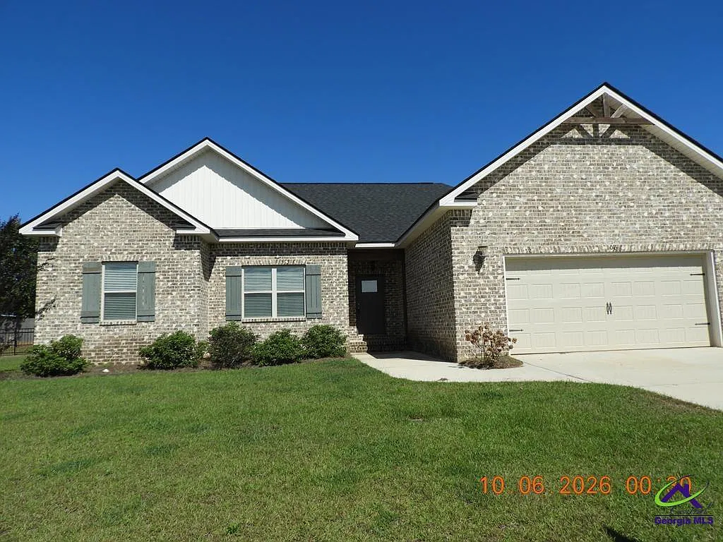 4 bed, 2.0 bath, 1986 sqft, $2,100 — Photo 1