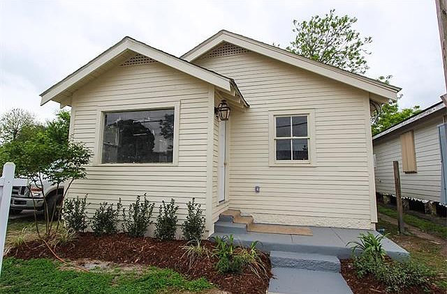 1st image of 5328 Burgundy St