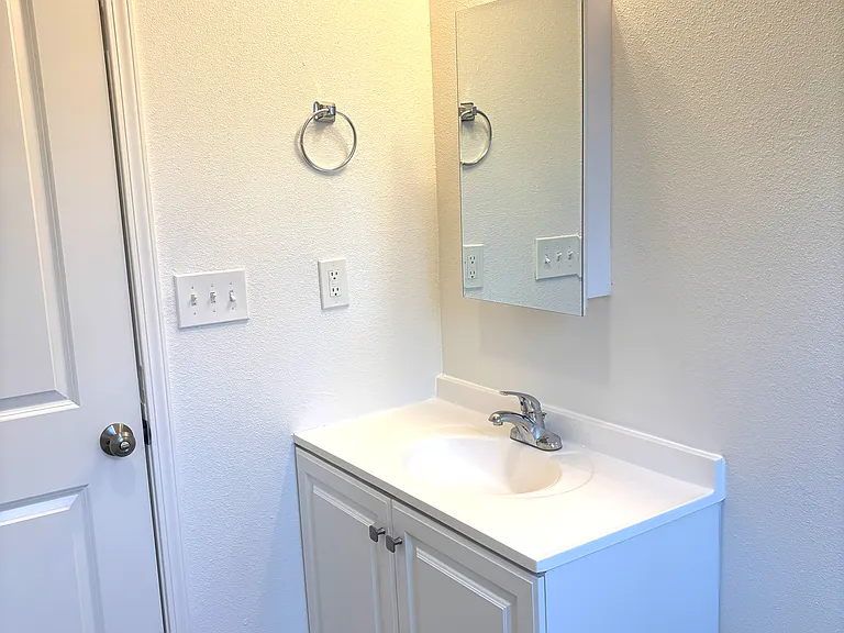 127 E 9th St #135-1/2 — Photo 12