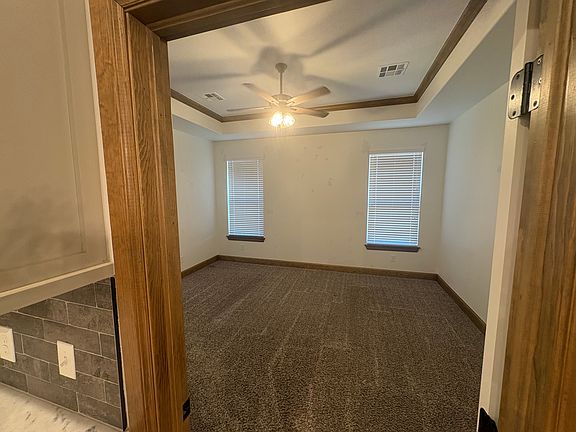 4th image of 665 Megan Ln