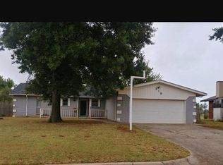 318 N Windsor Way, Mustang, OK 73064