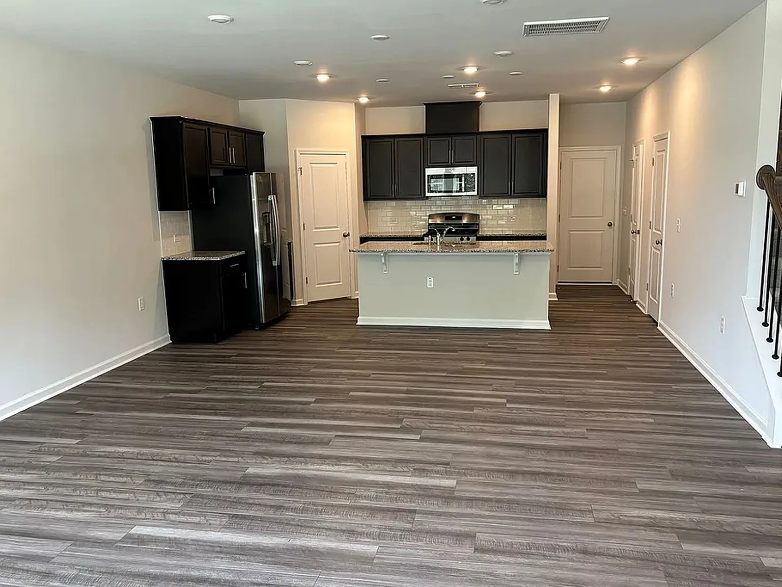 3 bed, 2.5 bath, 1950 sqft, $1,774 — Photo 4