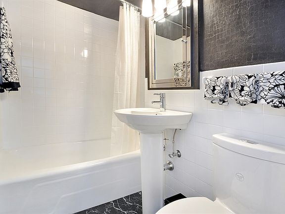 4th image of 225 E 36th St APT 20D
