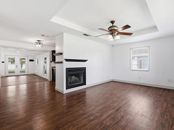 3rd image of 423 Woodfield Blvd