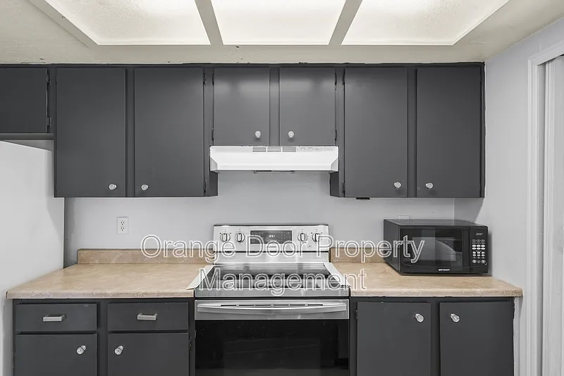 2 bed, 2.0 bath, 887 sqft, $2,400 — Photo 3