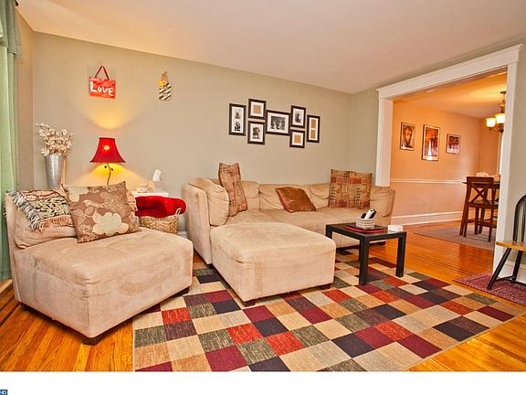 2nd image of 3351 Ainslie St