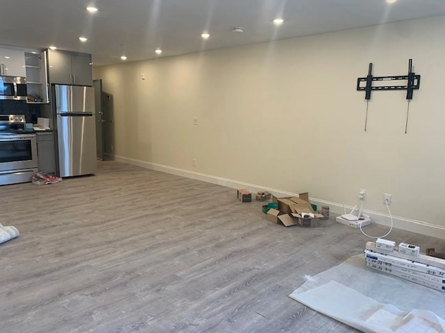 Studio Apartment in Brookline | Modern Appliances | Laundry in Building | 9/1 — Photo 3