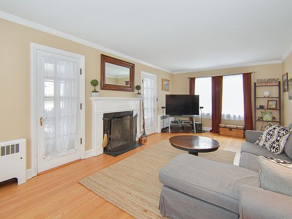 3rd image of 1594 Mount Pleasant St