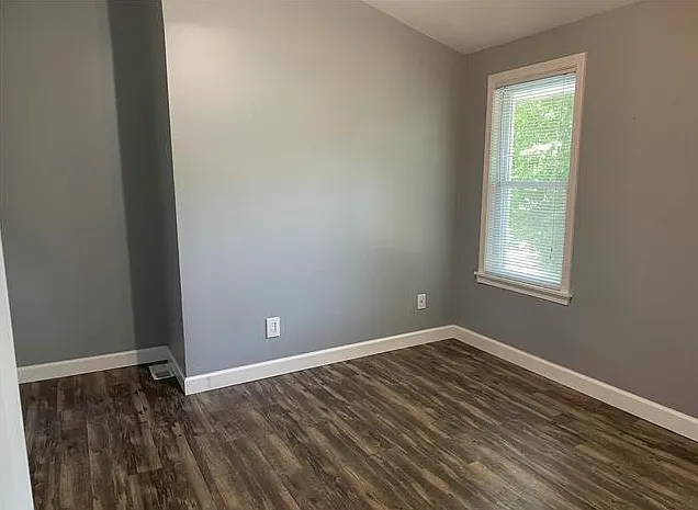 1420 Eberhart Ave — Photo 6