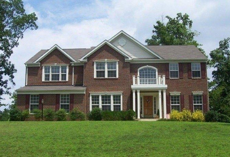 1st image of 70 Crestwood Ln
