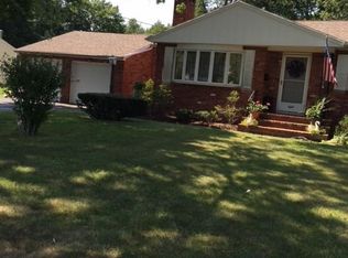 8 Frost Dr, North Haven, CT 06473