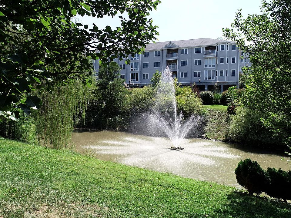 1st image of 216 Fountain Vw #216