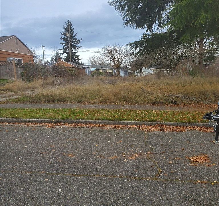 2nd image of 207 E 61st St