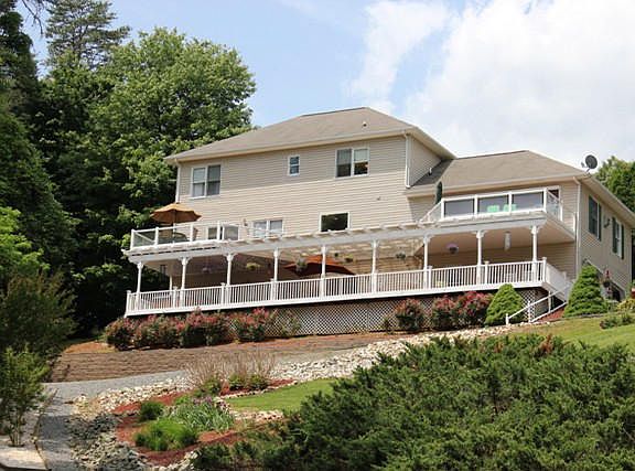 2nd image of 860 Lakemount Dr