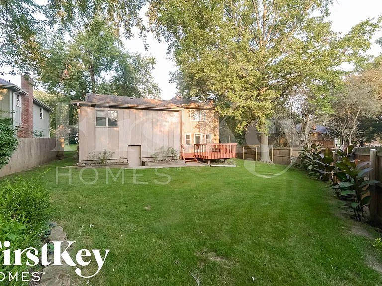 5817 N Indiana Ave — Photo 14