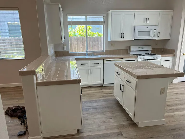 228 Halley Glen Dr — Photo 5