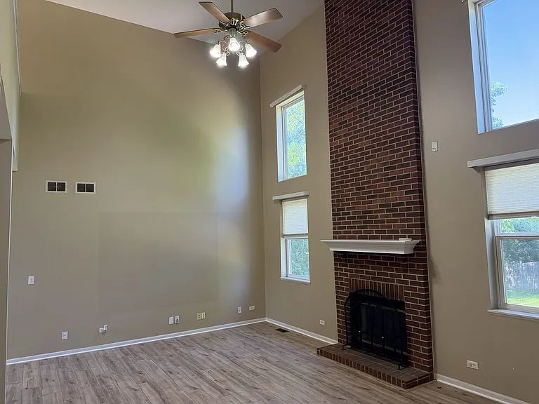 575 Capital Ln — Photo 10