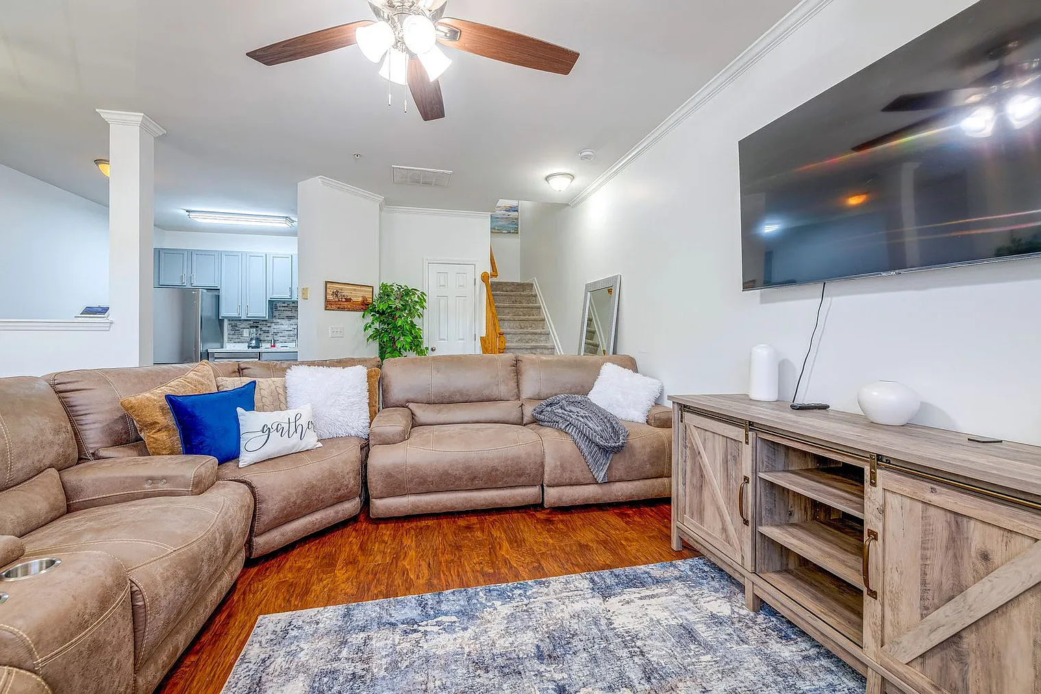 3 bed, 2.0 bath, 1539 sqft, $5,225 — Photo 1