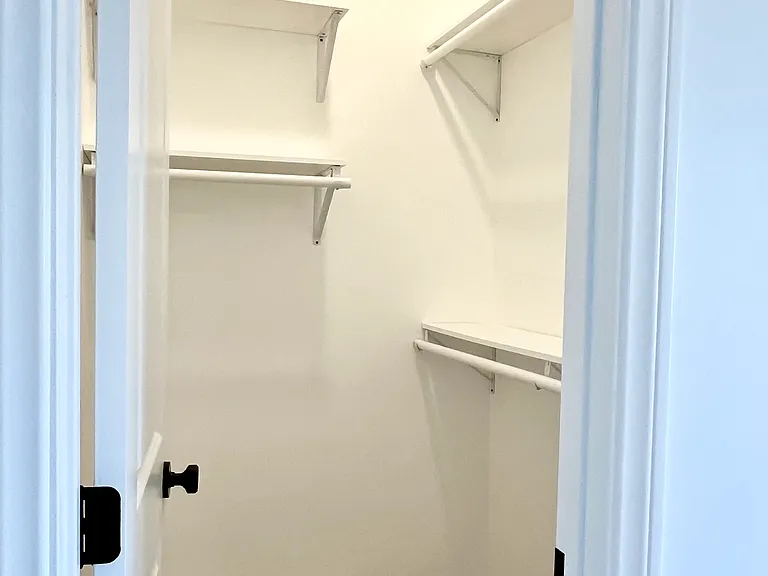 1129 N Madison Ave — Photo 12