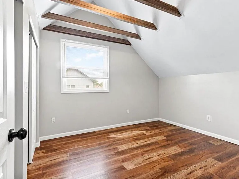 624 Stanley Ave — Photo 9