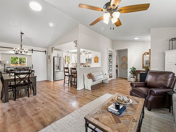 4th image of 2710 Caribbean Dr