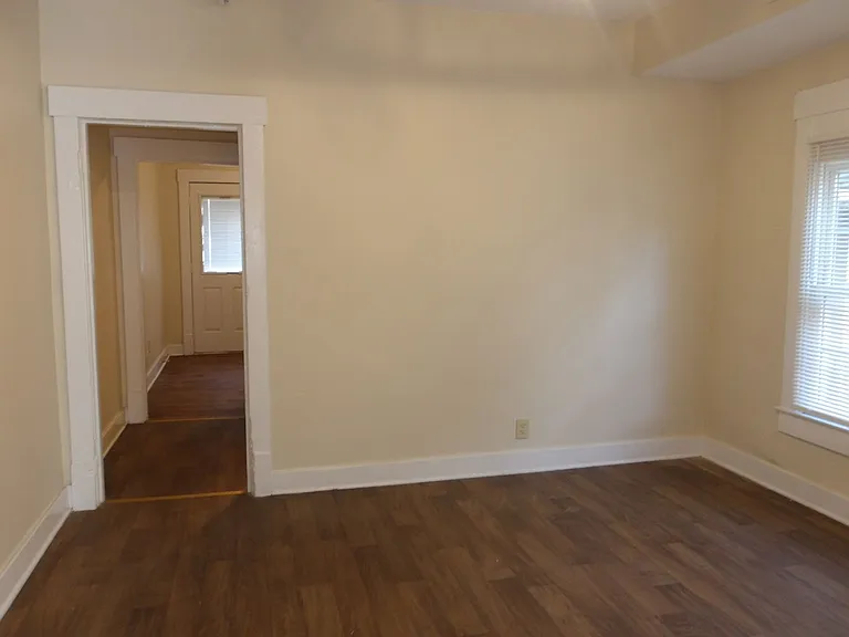 629 W Ormsby Ave — Photo 6