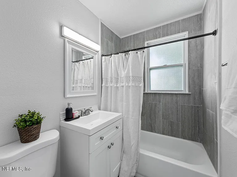 715 Ralph St — Photo 17