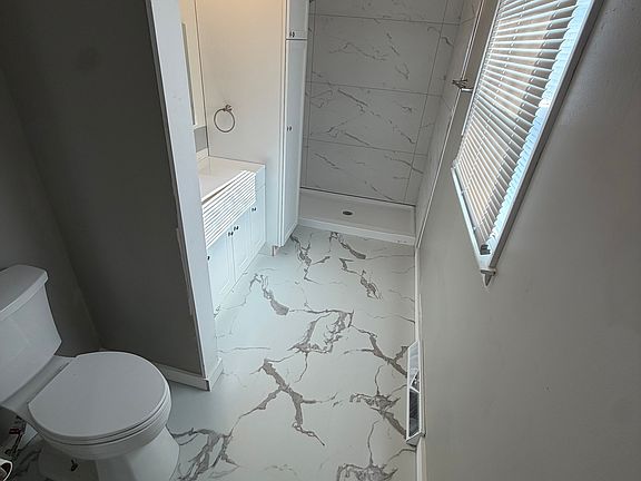 2nd image of 7239 Castle Manor Dr