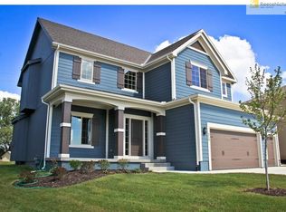 215 N Eastglen Dr, Raymore, MO 64083