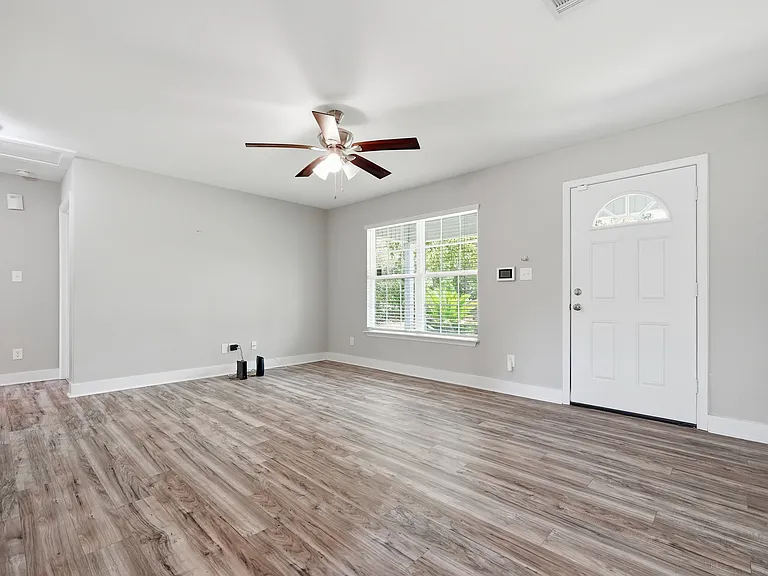 254 E Iris Ln — Photo 5