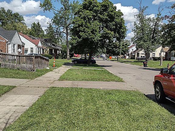 5th image of 18865 Marx St