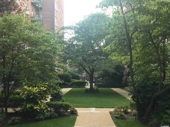 36 Cathedral Avenue #1D, Hempstead, NY 11550