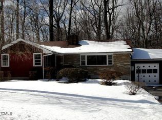 16 Hunters Ln, Norwalk, CT 06850