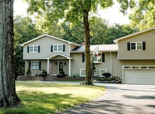 17 Twin Brooks Dr, Chester, NY 10918