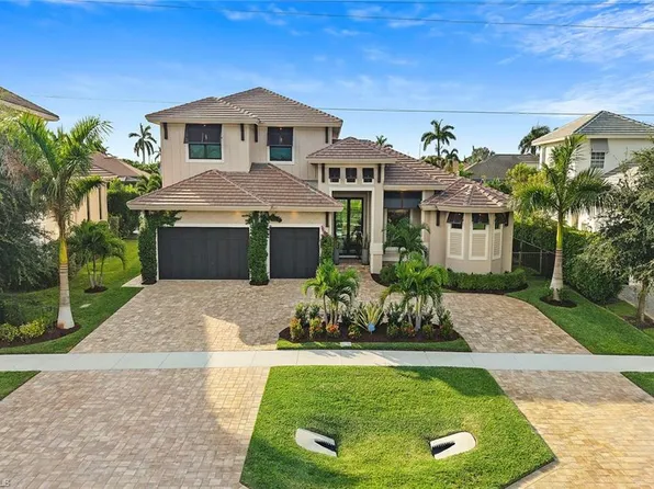 625 Hernando DR, MARCO ISLAND, FL 34145