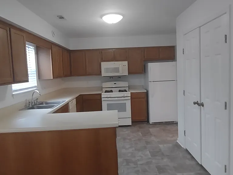 801 Ward Ct — Photo 7