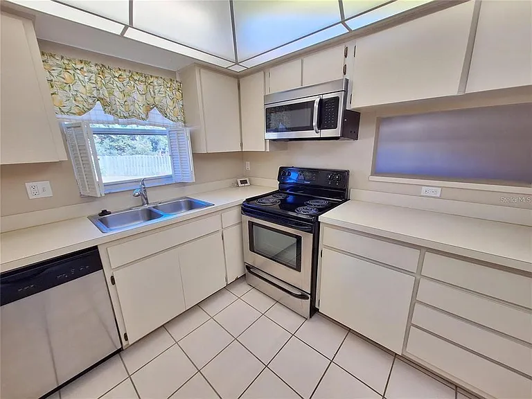 3462 Maclaren Dr — Photo 10