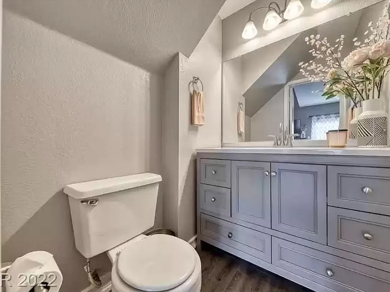 533 Meadbury Dr — Photo 16