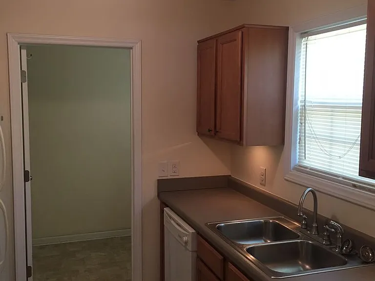 2504 McKinley Ave — Photo 9