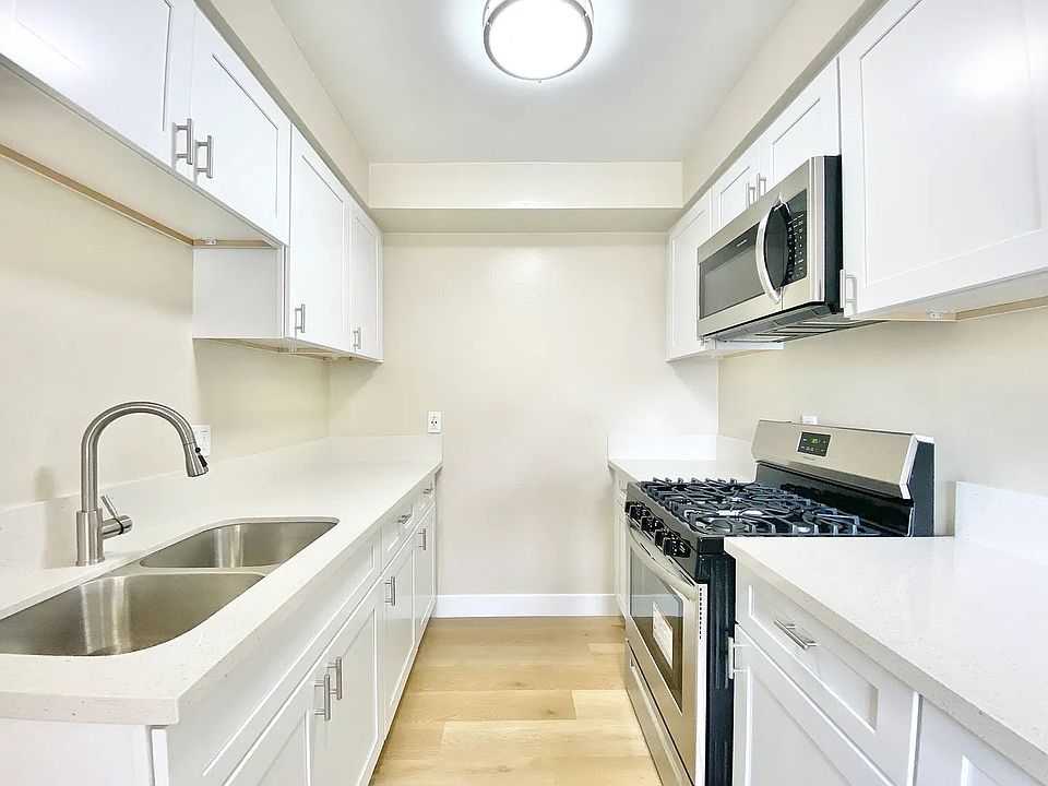 1st image of 4024 W 135th St #C