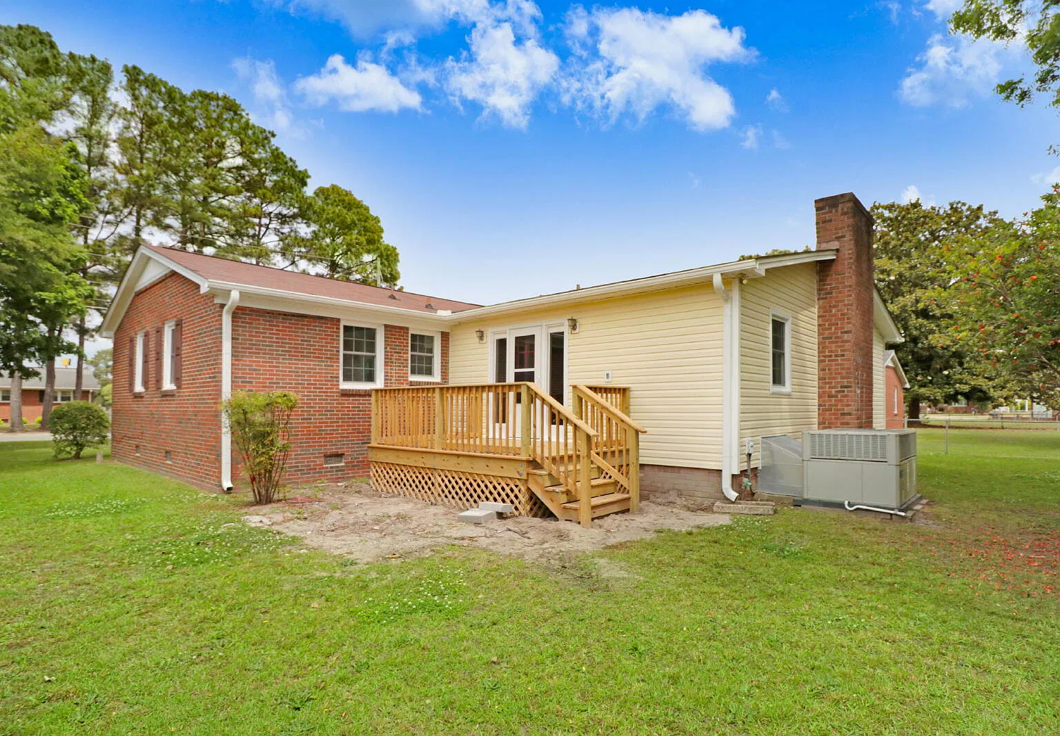 3 bed, 1.5 bath, 1800 sqft, $1,350 — Photo 4