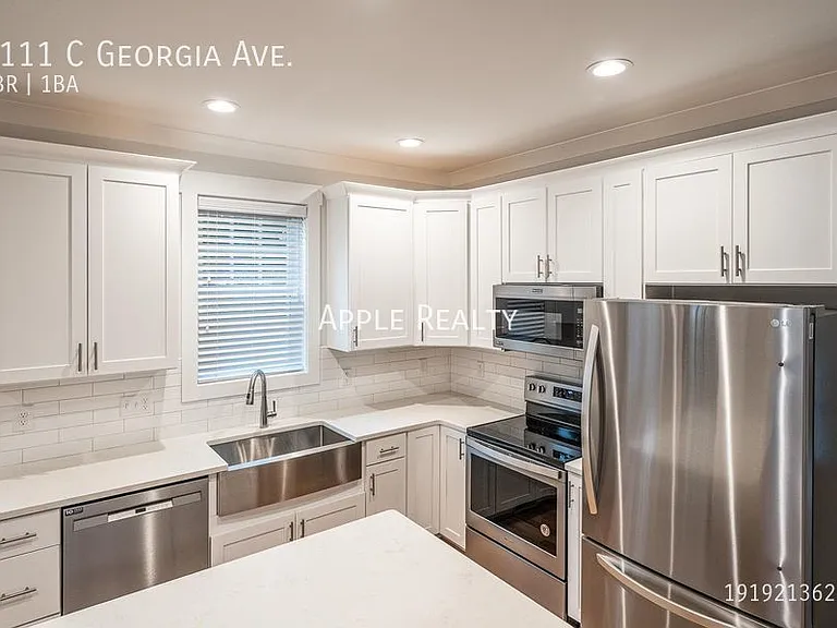 1111C Georgia Ave — Photo 7